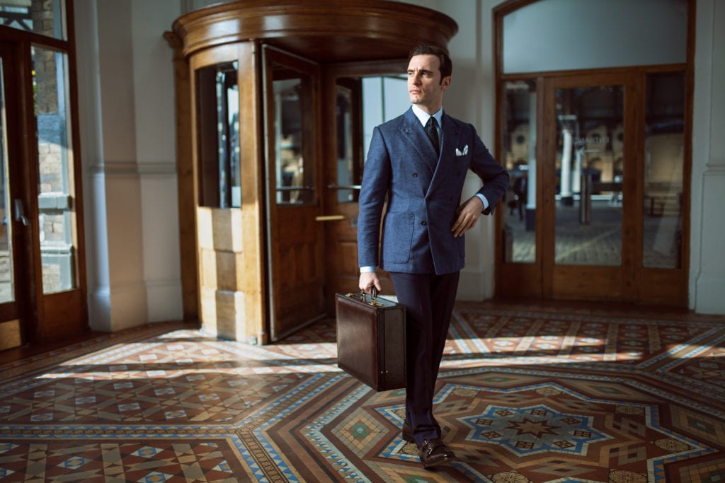 Tenue élégante avec le pilot case Varese de Maxwell Scott